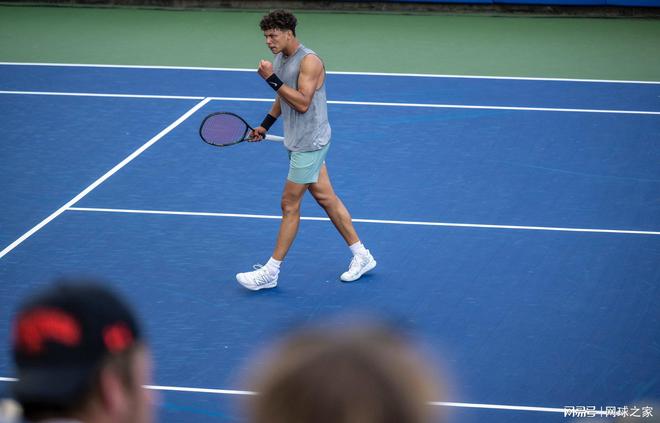 占据主动 占据主动